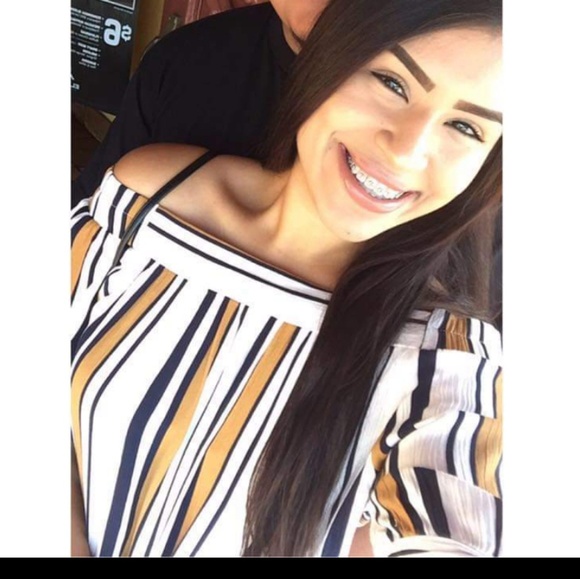 Off the shoulder shirt - Picture 5 of 5